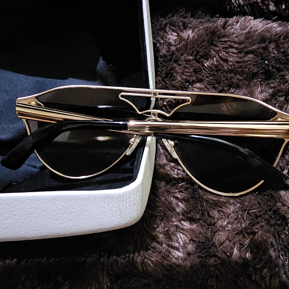 Versace sunglasses - Picture 2 of 4